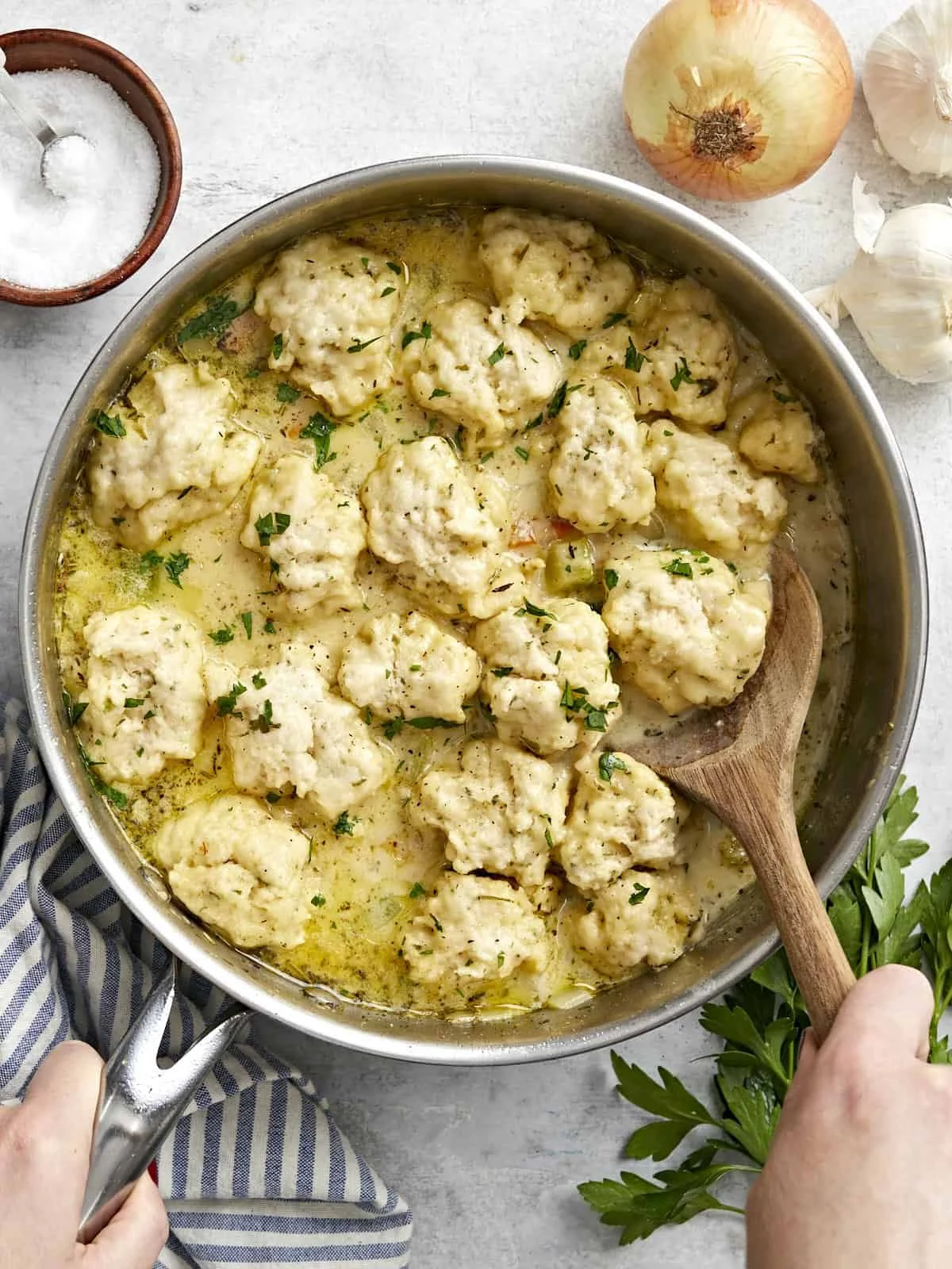 The Art of Affordable Comfort: Why This One-Pot Chicken and Dumplings is a Culinary Masterclass